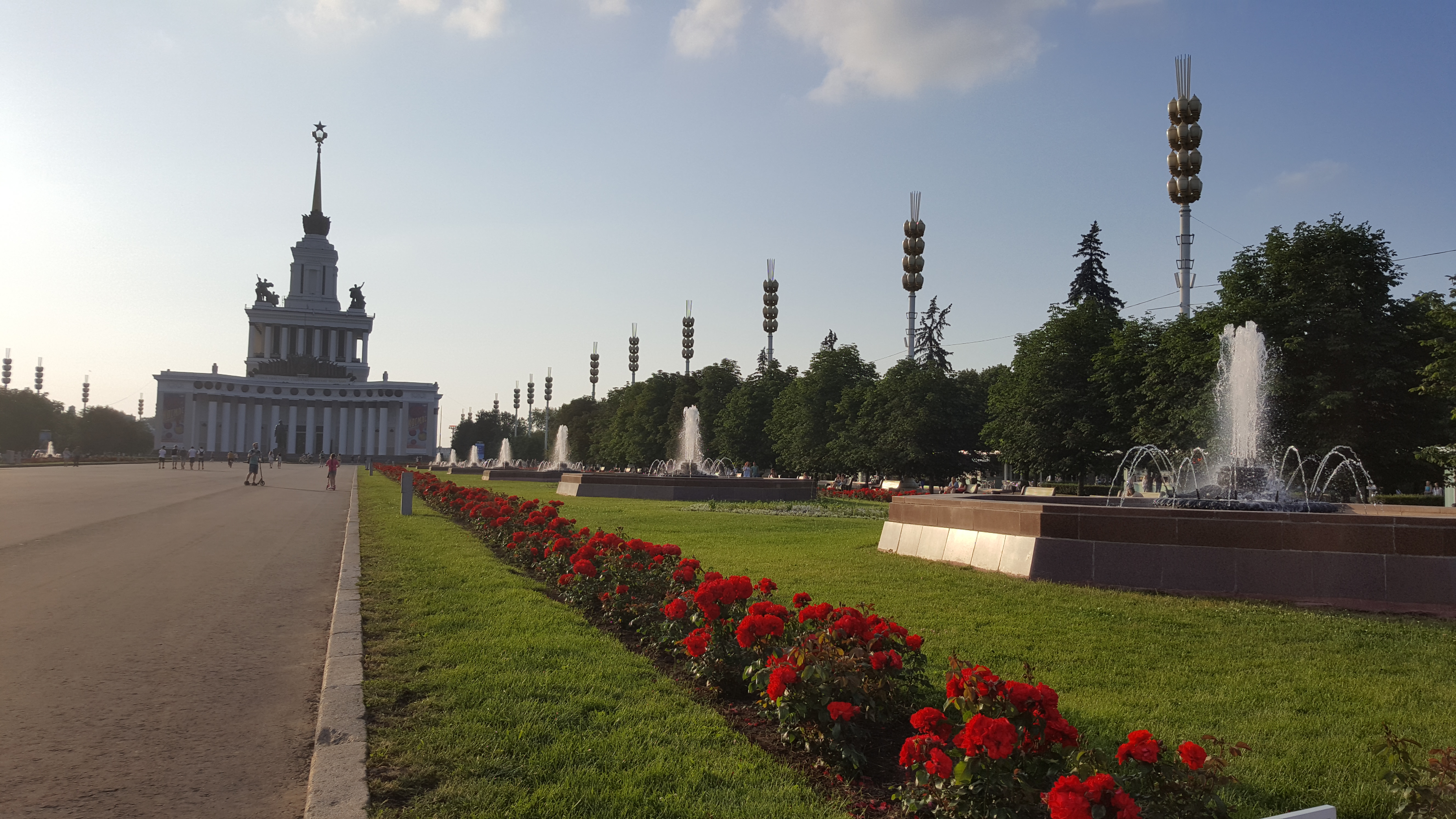 Вднх мордовия. ВДНХ МГУ. ВДНХ Москва правительство. Главное здание МГУ на Воробьёвых горах. ВДНХ лето 2021.