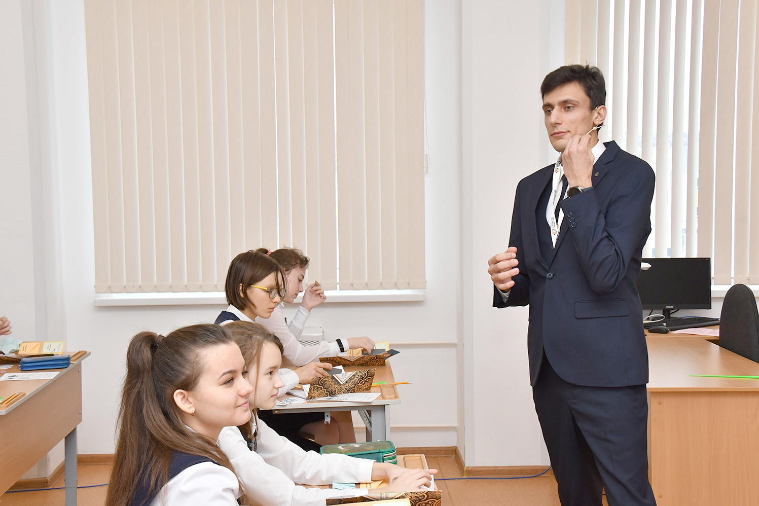 Школа большой учитель. Левченко Сергей Викторович. Учителя 7 школы. Сергей Викторович Левченко учитель года. Школа 2 Майкоп учителя.