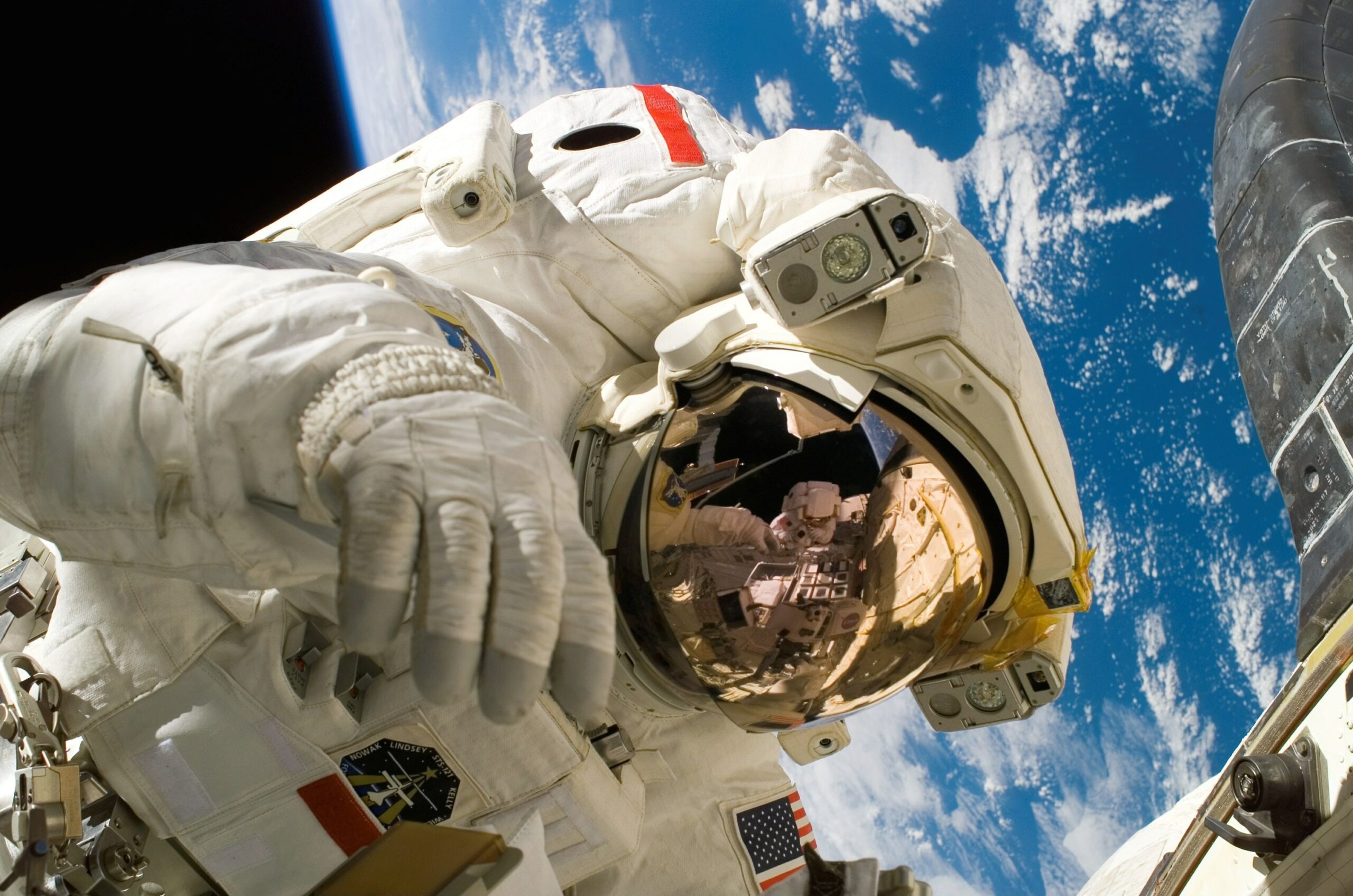 картинки космонавта в космосе