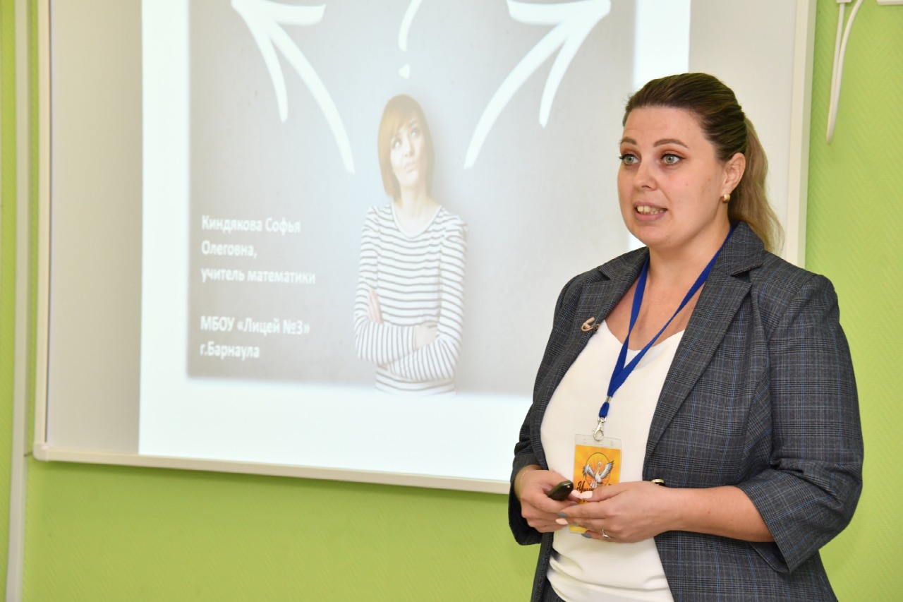 Квасникова рособрнадзор. Рособрнадзор учителя. Горячая линия по документационной нагрузки на учителей. Лапина екатерина рособрнадзор. Учителя в учительской.