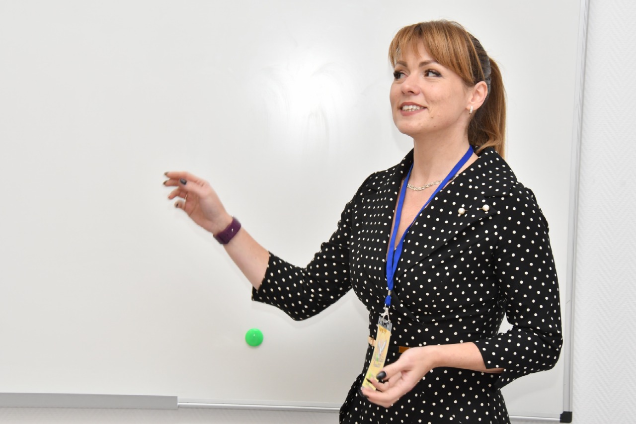 Учителя против рособрнадзора. Мелешко учитель физики чебоксар. Рособрнадзор учителя. Рособрнадзор екатерина плешакова. Мелешко красноярск преподаватель.