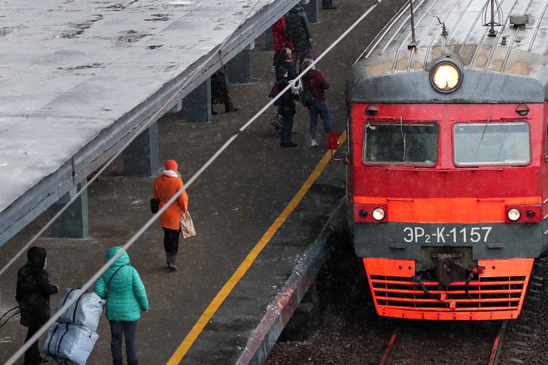 Коляска упала на пути: локомотивная бригада получила награды за спасение  малыша – Учительская газета