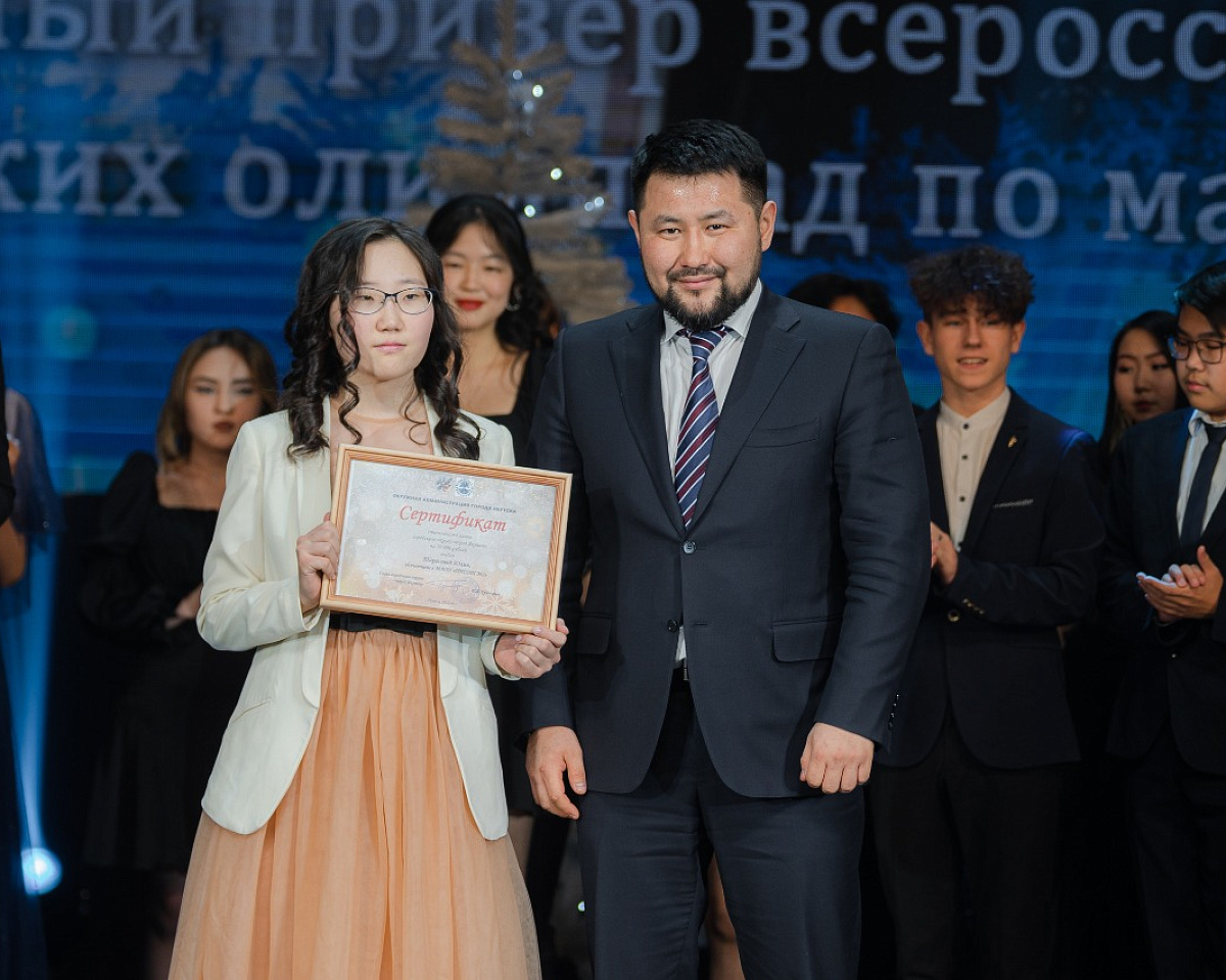 Кристина Бухынбалтэ Ура С Новым Годым друзья! Будьте счастливы , никому никогда 