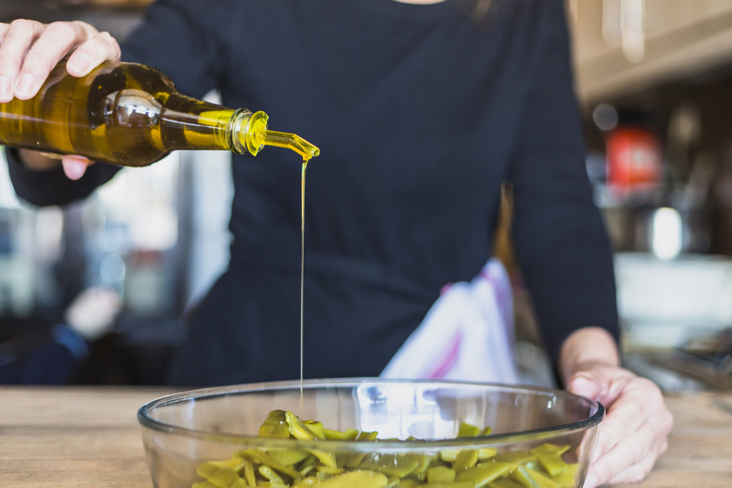 Польза и вред оливкового масла для организма. Оливковое масло. Оливковое масло для больных. Рыба и оливковое масло. Оливковое масло из Хорватии.