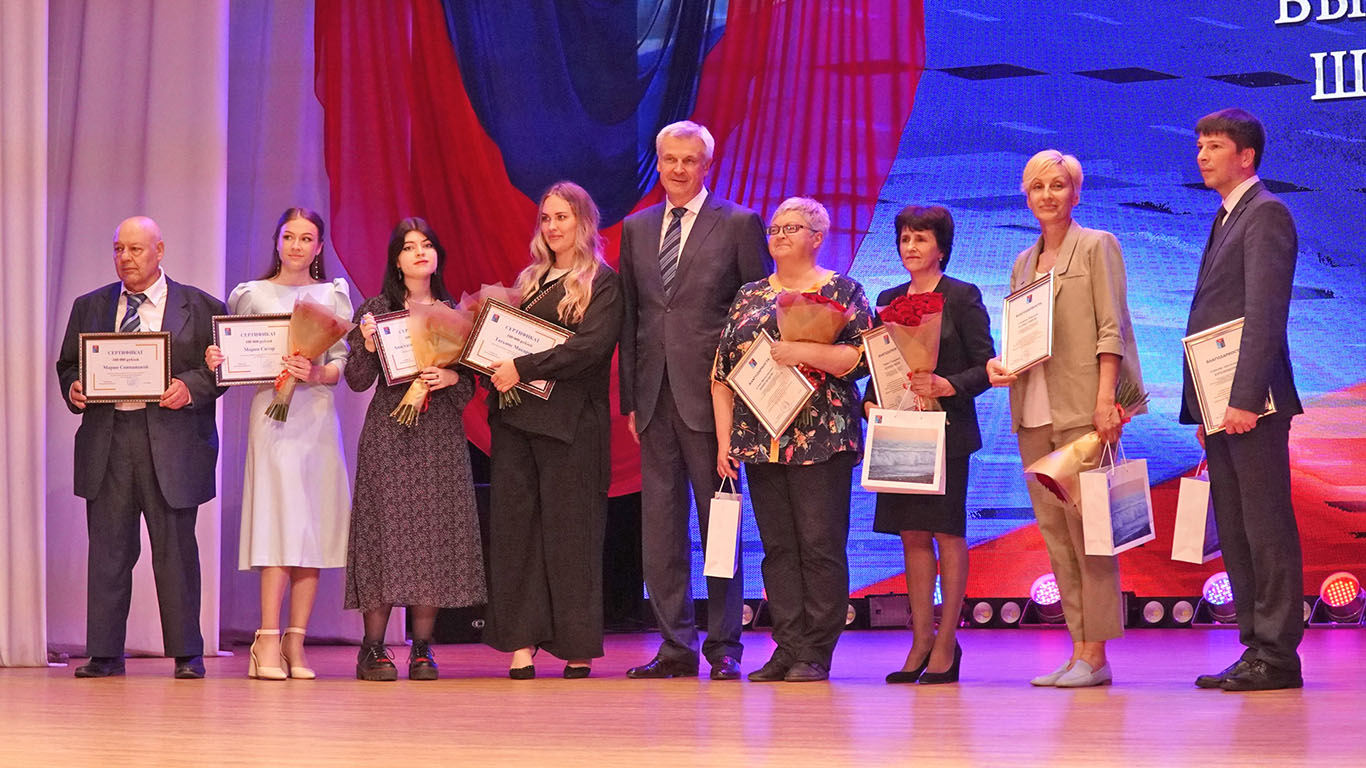 губернский смоленск награждение учителей 2023 фото