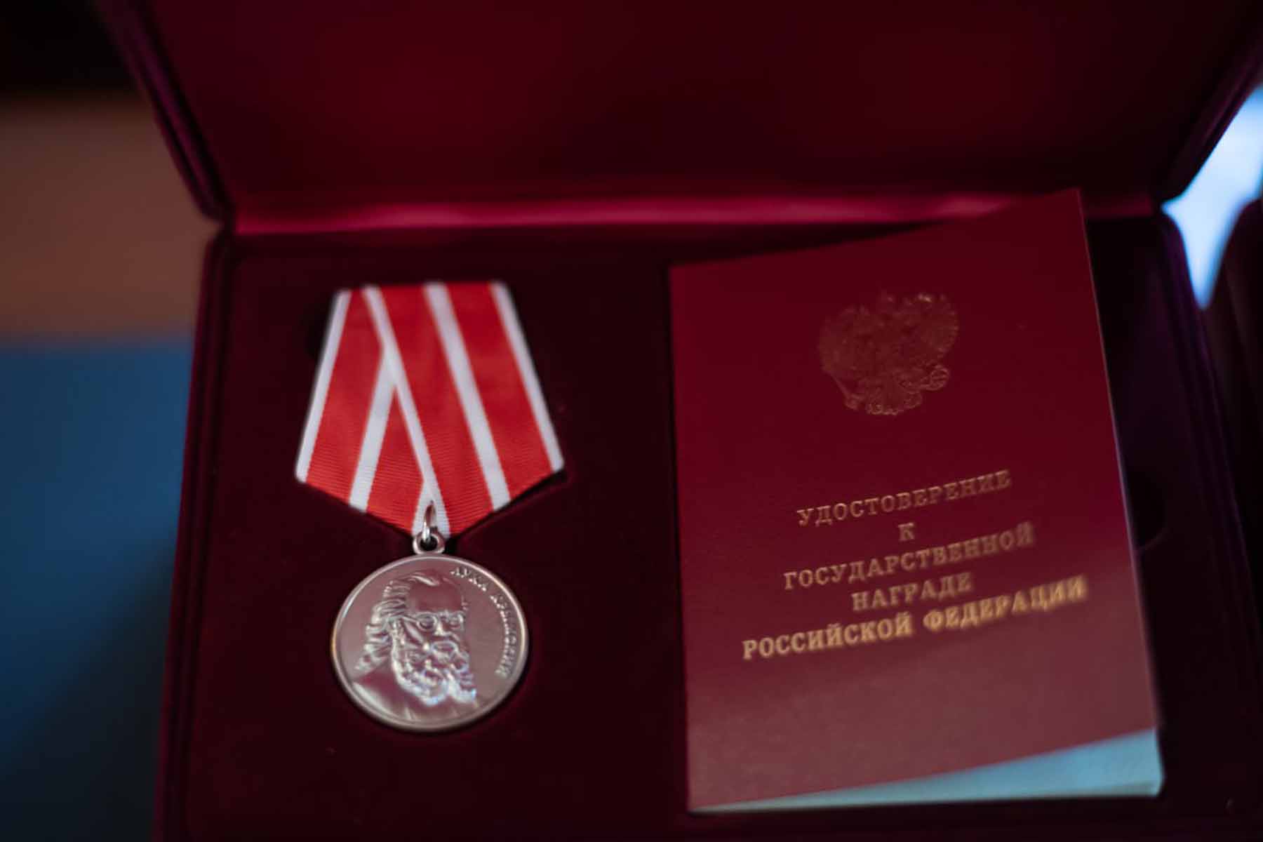 За что том был удостоен медали. Медаль за отвагу 2023. За вклад в развитии или развитие. За что том был удостоен медали. Орден за заслуги перед отечеством 2 степени.