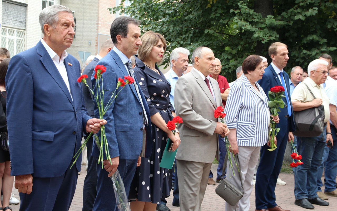 В Брянске открыли мемориальную доску, посвященную памяти бывшего ректора  БГТУ Владимира Буглаева – Учительская газета