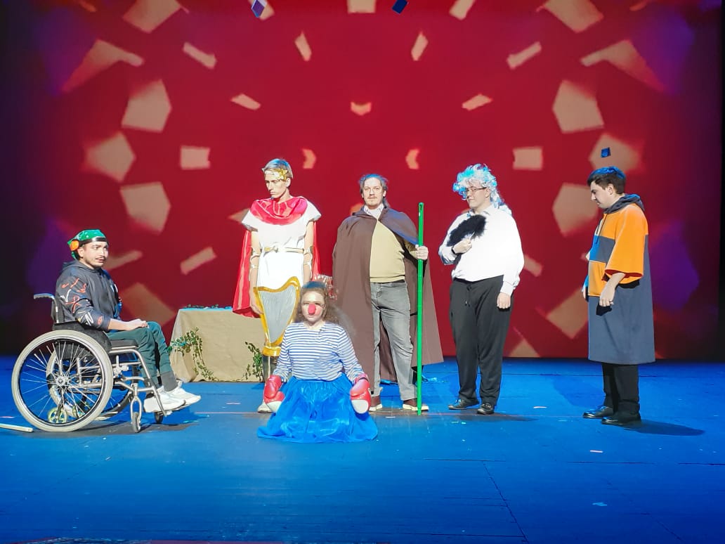 Профессиональные актеры сыграли в спектакле вместе с молодыми людьми с  инвалидностью – Учительская газета