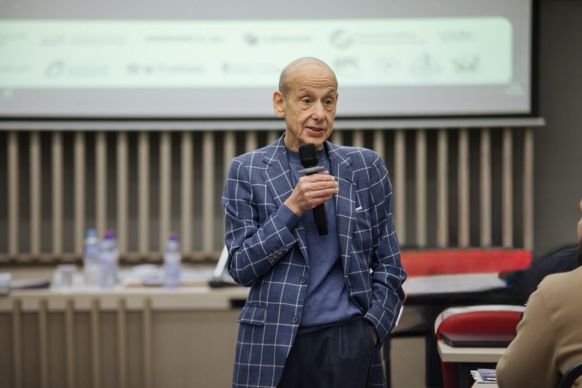 Наука, поэзия и психология любви: отмечаем день рождения Александра Асмолова